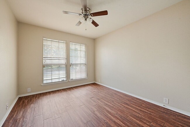 Building Photo - 8420 Silverbell Ln
