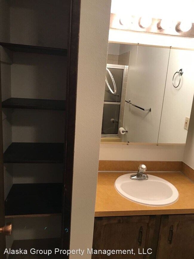 Foto del edificio - 2 br, 1 bath House - 400 W 76th Ave #101
