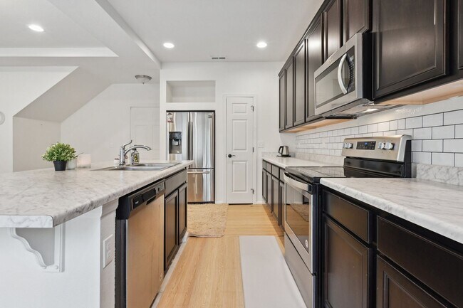 Foto del edificio - 3 Bedroom Single Family in Denver