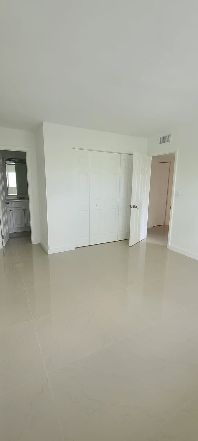 Foto del edificio - 2719 NW 39th Ter