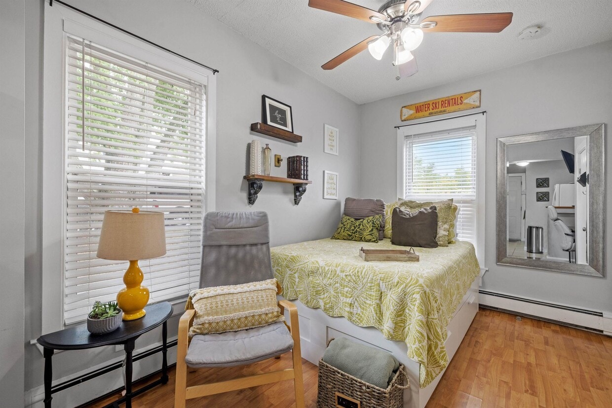 Primary Photo - 792 Grove St