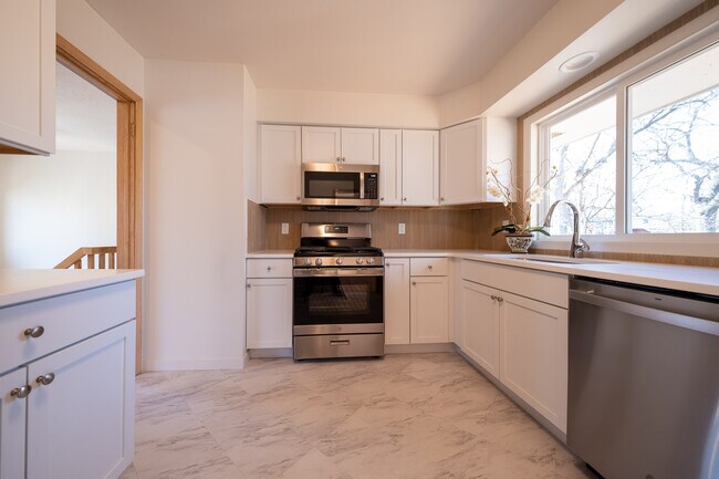 Foto del edificio - 8312 Washburn Ave S