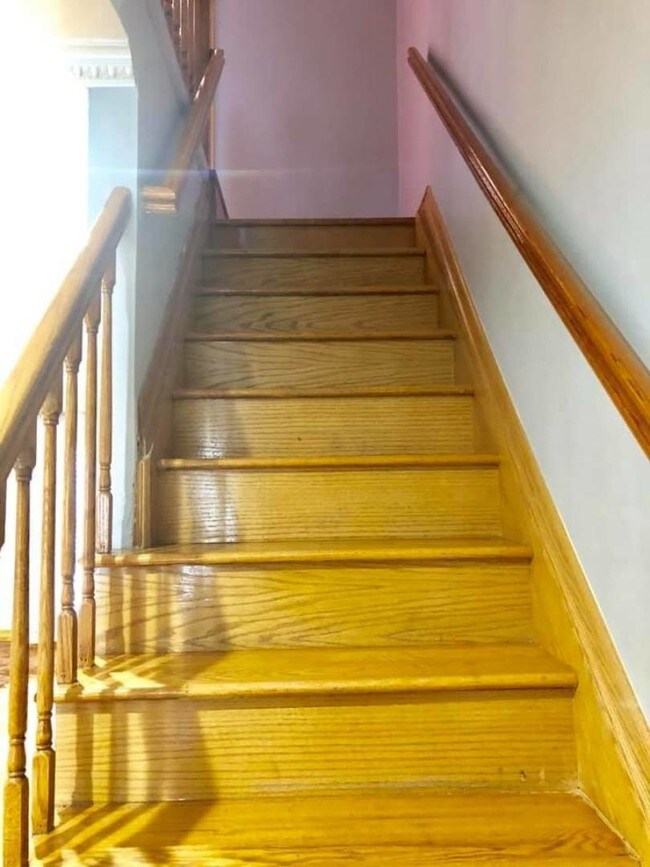 Building Photo - 2458 E 14th St