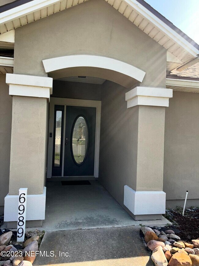 Building Photo - 6989 Clearwater Park Ct S