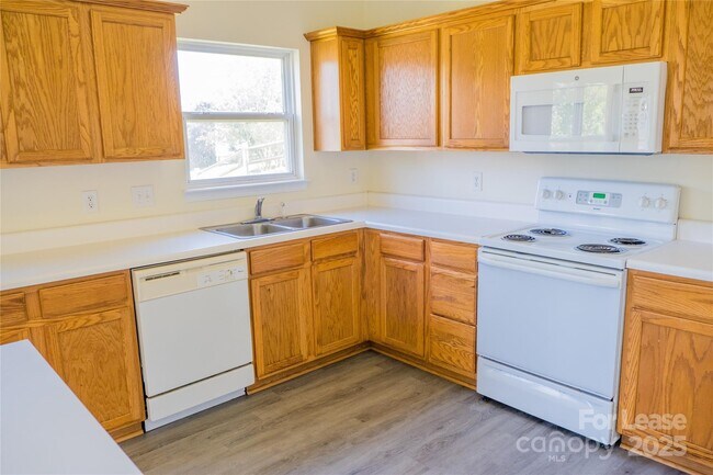 Foto del edificio - 6926 Brandon Chase Ln