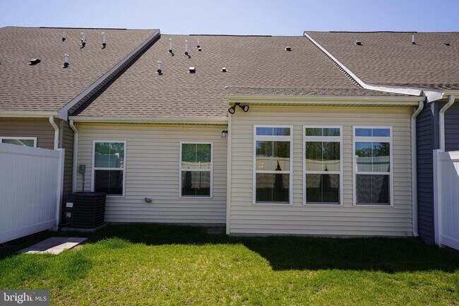 Building Photo - 18027 Seaview Ln