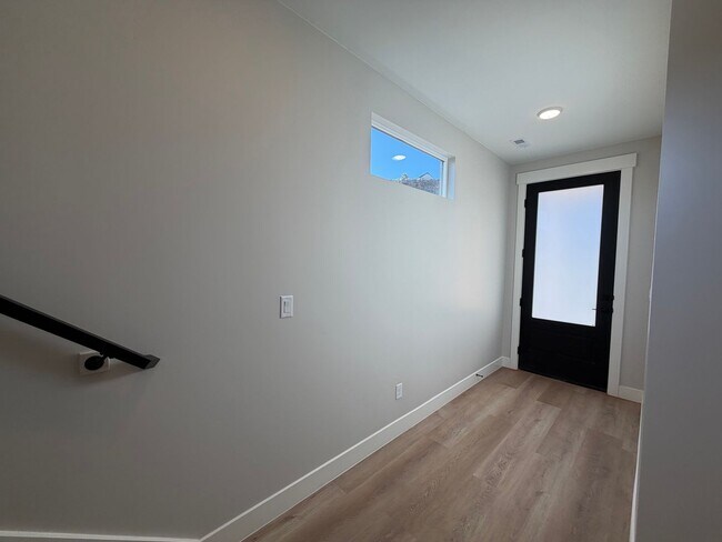 Foto del edificio - BRAND NEW TOWNHOME FOR RENT BY CRIMSON CLIFFS!