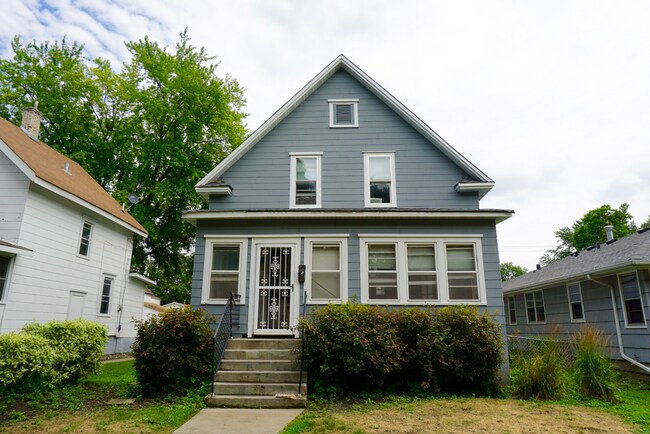 Foto del edificio - Affordable 5-Bedroom House - Close to U of...