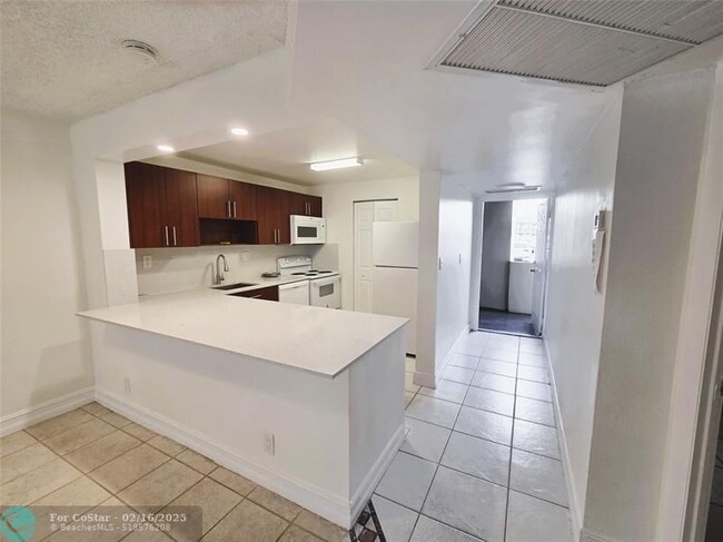 Foto del edificio - 8040 N Colony Cir