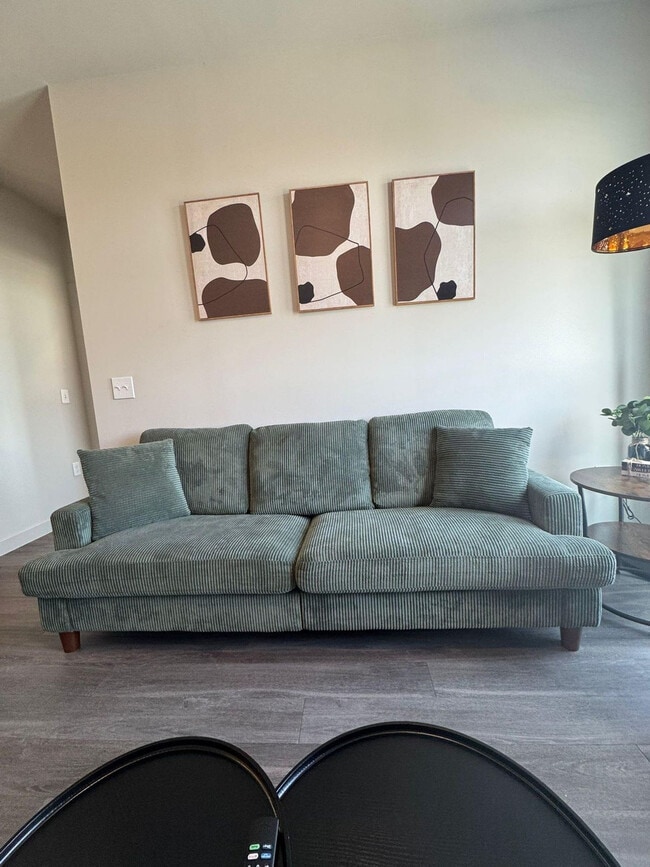 Foto del edificio - 5820 1/2 Cameron Road-SI FL4-ID1303396P