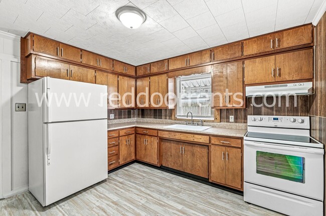 Building Photo - Charming Home in Lapel