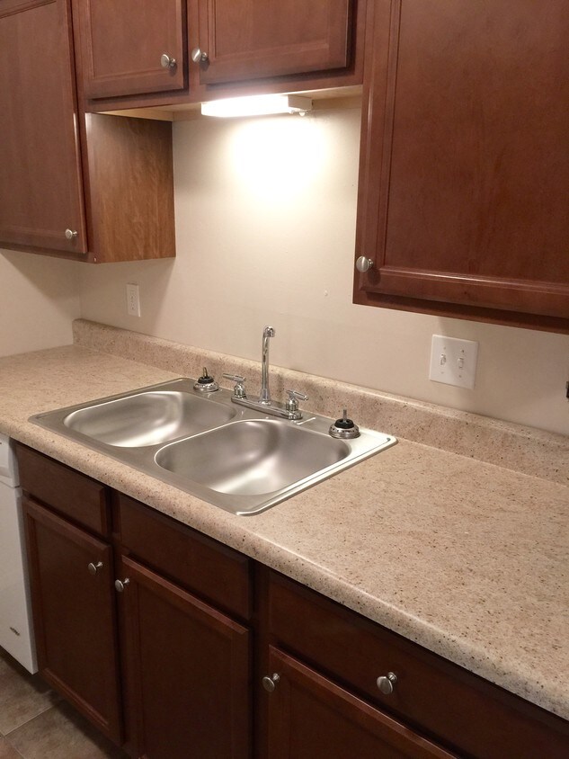 Kitchen - 2700 W Forrest Hill Ave