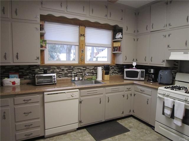 Primary Photo - 211 S Little Tor Rd