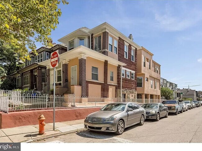 Building Photo - 1626 Lindley Ave