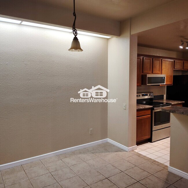 Building Photo - 2035 S Elm St