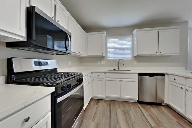 Foto del edificio - 728 Pateway Ct