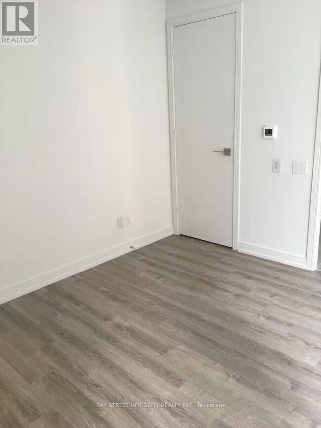 Photo du bâtiment - 28 Wellesley St E