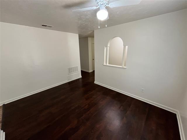 Foto del edificio - 716 N Pleasant Woods Dr