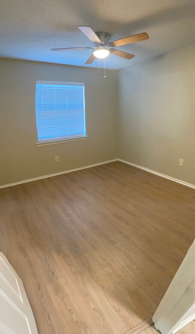 Building Photo - 1725 Pecan Park Dr