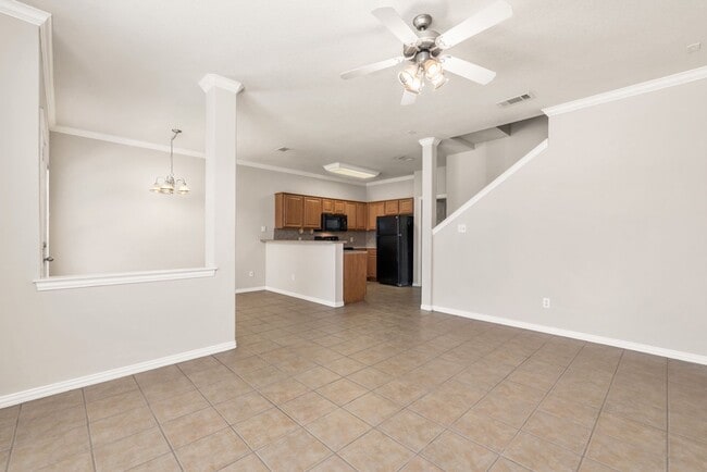 Building Photo - 4 bed 4 bath in Gated Community Available for August Move In!