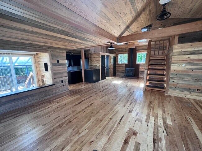 Foto del edificio - 3715 SW Donovan St