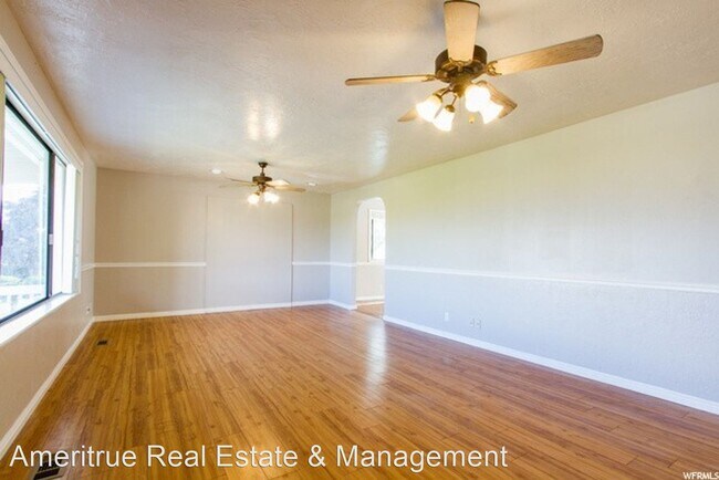 Building Photo - 6 br, 3 bath House - 856 E 280 S