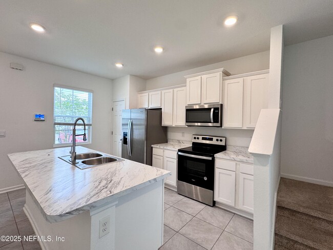 Building Photo - 8334 Zenith Cir