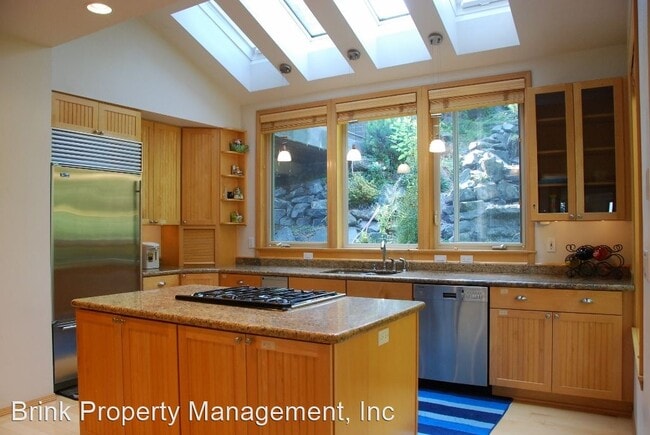 Building Photo - 4 br, 3.5 bath House - 5336 NE 86th St.