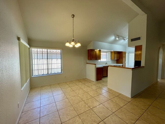 Building Photo - Mesa Del Sol Home