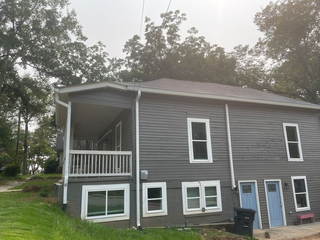 400 Ave A Unit B, Opelika, AL 36801 Room for Rent in Opelika, AL