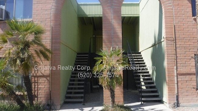 **MOVE-IN SPECIAL ** Spacious 2 Bedroom, 1... - **MOVE-IN SPECIAL ** Spacious 2 Bedroom, 1... House