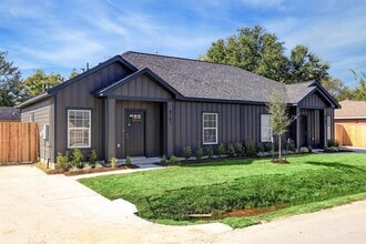 Building Photo - 8103 Glass St