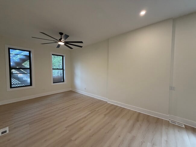 Building Photo - 1322 W Ohio St