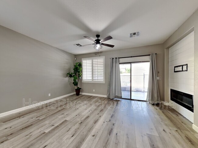 Foto del edificio - 39916 N River Bend Rd