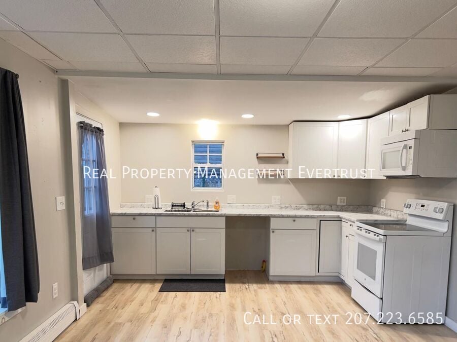 Primary Photo - 139 Howe St