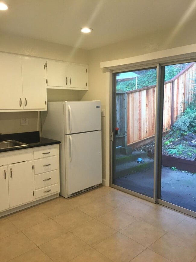 Building Photo - 2074 Donald Dr