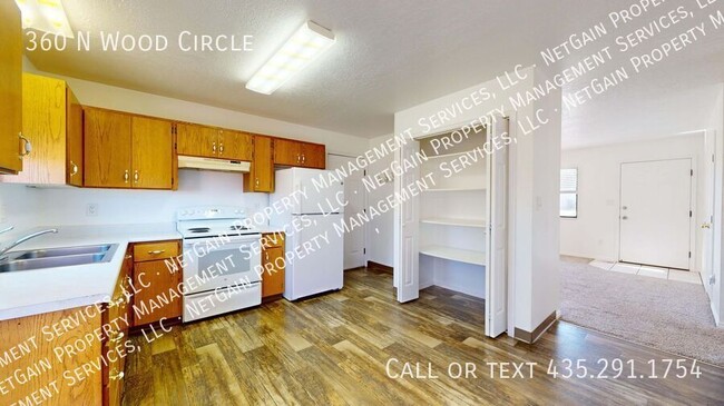 Building Photo - Pet Friendly 2 Bedroom Twinhome