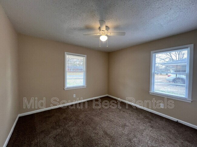 Foto del edificio - 4883 Childs Dr