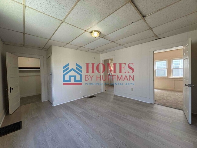 Foto del edificio - Two Bedroom House | New Flooring