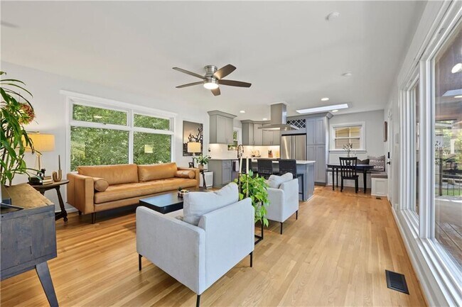 Foto del edificio - 3831 Greenhill Dr
