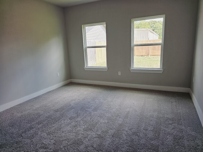 Building Photo - 615 Lettie St