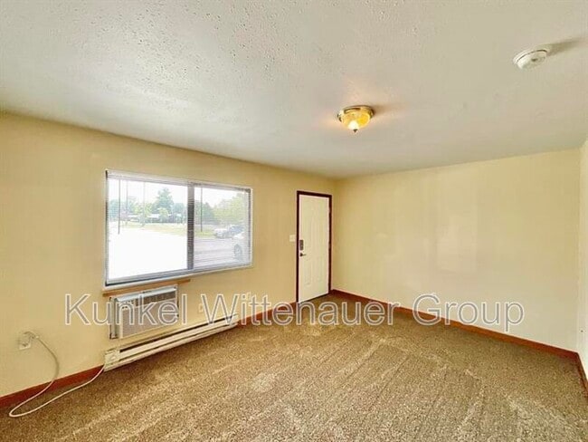 Building Photo - 2609 Sierra Dr