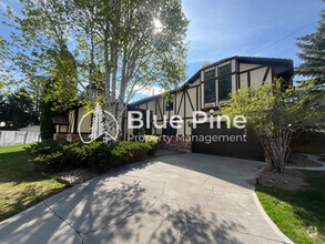 Building Photo - 3267 Merlin Dr