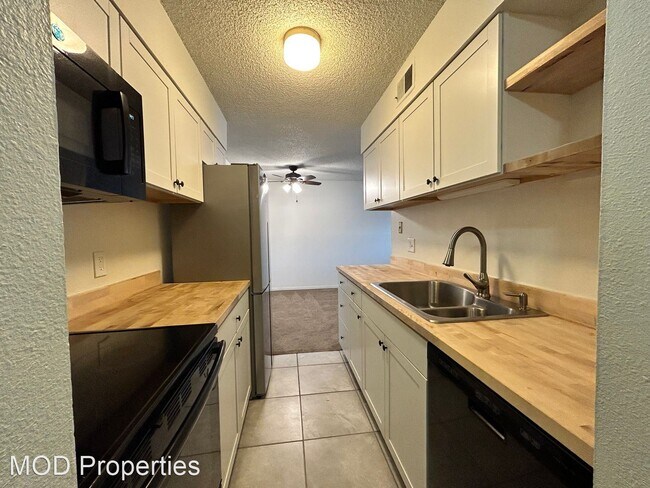 Building Photo - 2 br, 1 bath House - 140 E. Highline Circl...