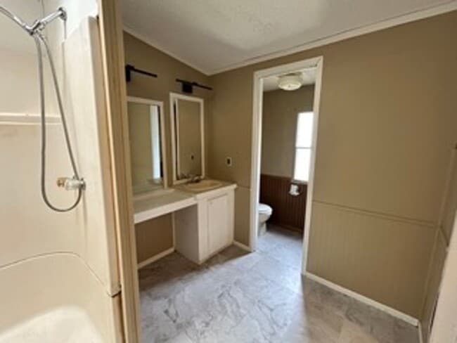 Building Photo - 3 Bed 2 bath home for rent