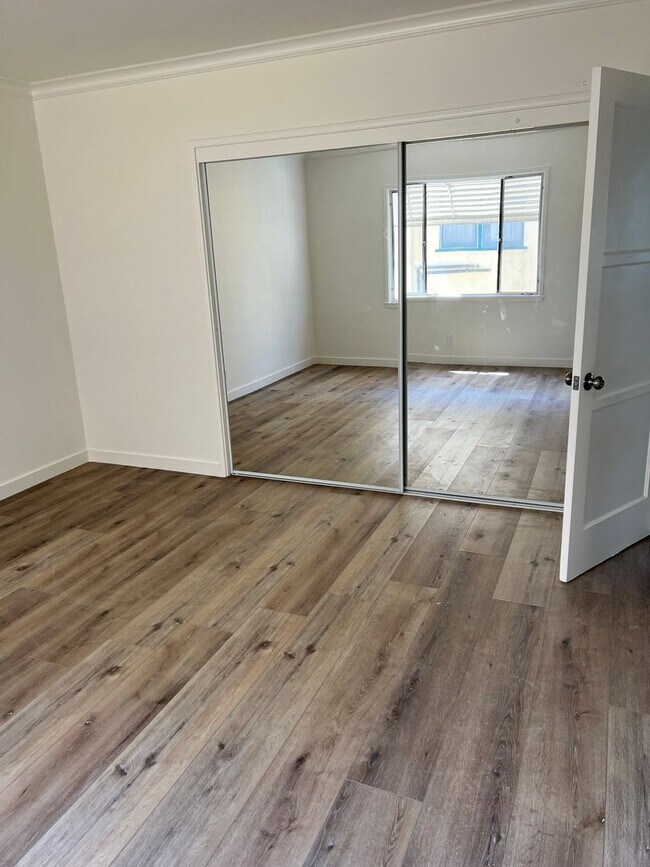 Foto del edificio - Rowena Ave, LLC.