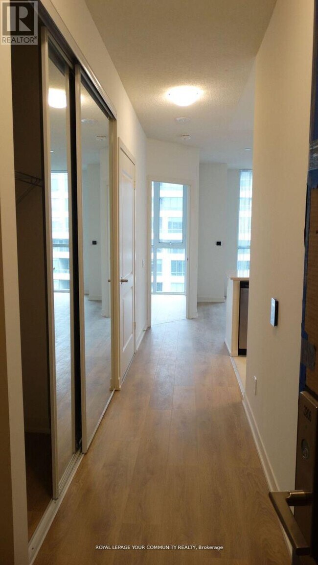 Photo du bâtiment - 4955-4955 Yonge St