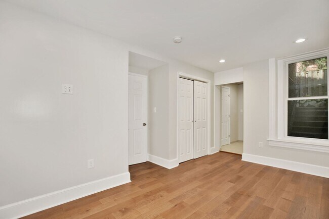 Foto del edificio - Professionally Managed & Recently Renovate...