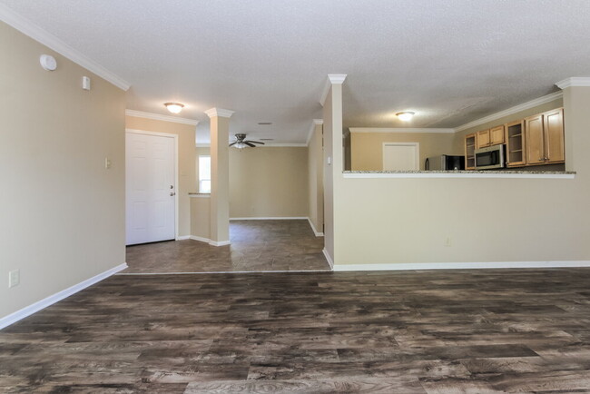Foto del edificio - 2331 Layton Ln