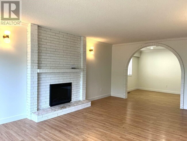 Building Photo - 2 E 47th Ave
